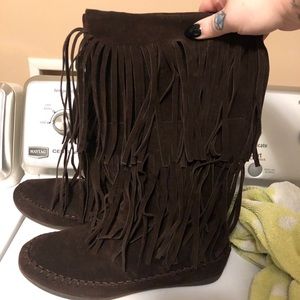 Fringe moccasin boots